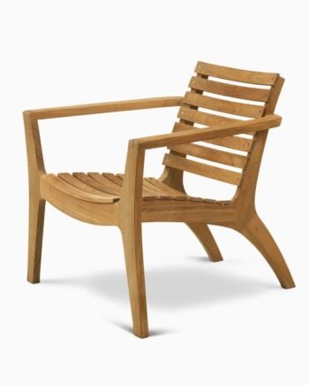 CLASSIC WOODEN CHAIR